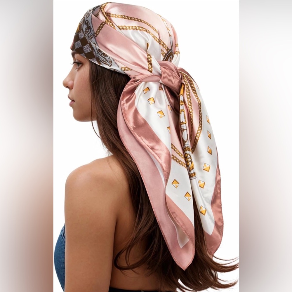 Elegant Chain & Key Print Silk-Feel Scarf